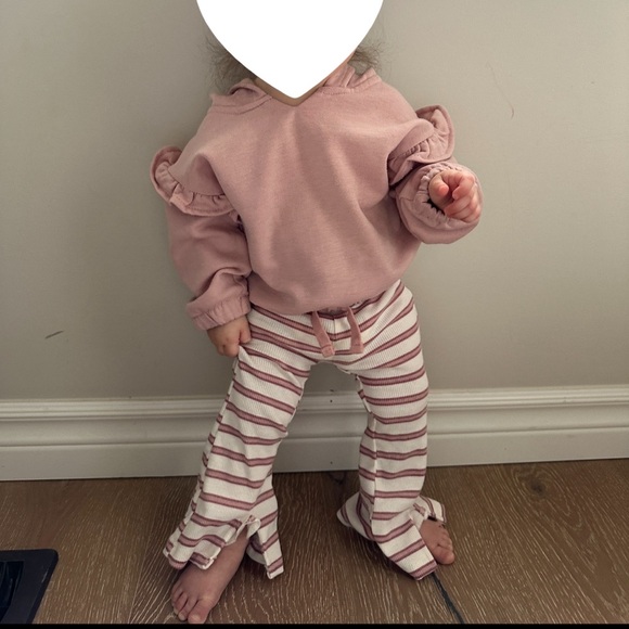 Jessica Simpson 2 Piece Set - Picture 2 of 8